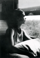 http://bernalespacio.com/files/gimgs/th-66_1932 Frida on the Train for contrast Mediano copia.jpg